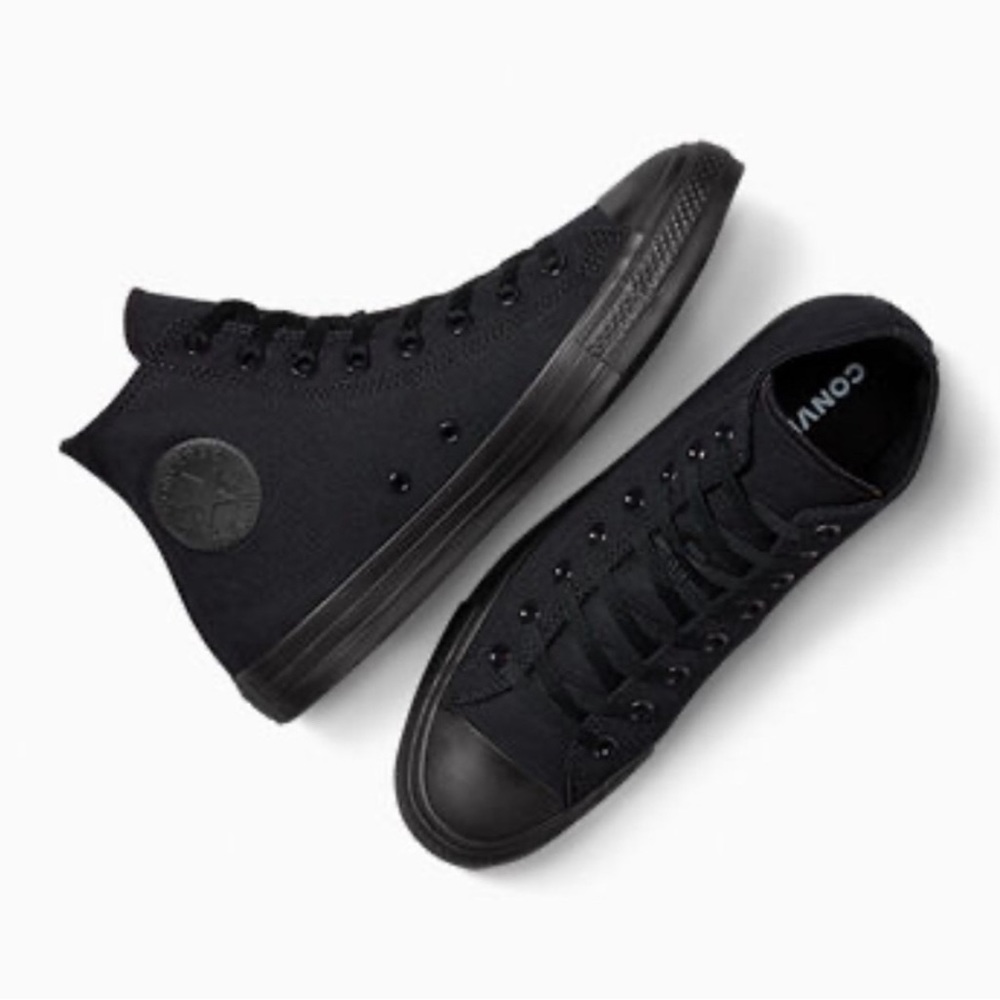 Converse Chuck Taylor All Star Hi Top Youth size US 2 NEW!!